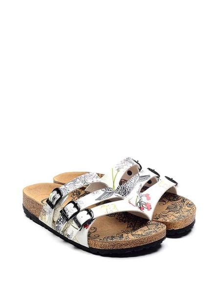 Calceo Klapki w kolorze białym ze wzorem rozmiar: 41. Białe klapki Calceo, bez wzorów, klasyczne, z otwartym noskiem, bez obcasa, bez zapięcia. Za 174.95 zł.