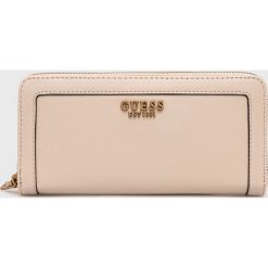 Guess portfel damski kolor beżowy. Brązowe portfele Guess, z aplikacjami. Za 279.99 zł.