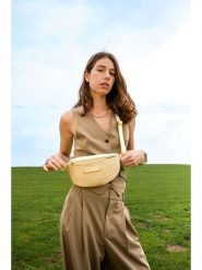 Maison héritage PARIS Skórzana saszetka "Kimi Paille" w kolorze beżowym - 26 x 14 x 8 cm rozmiar: onesize. Brązowe nerki i saszetki maison héritage PARIS, bez wzorów, z materiału, sportowe, bez dodatków. Za 217.99 zł.