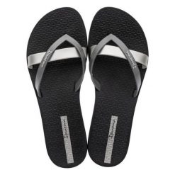 Japonki damskie Ipanema Kirei. Czarne japonki Ipanema, bez wzorów, z materiału, sportowe. Za 65.99 zł.