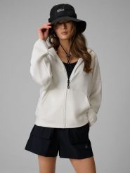 4F Bluza dresowa regular z kapturem damska - biała XL. Białe bluzy 4f, xl, bez wzorów, z dresówki, klasyczne, bez ramiączek, z kapturem. Za 199.99 zł.