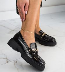Czarne lakierowane loafersy na traperze, mokasyny damskie La.Fi 001b-n. Czarne mokasyny La.Fi, bez wzorów, z lakierowanej skóry. Za 189.00 zł.