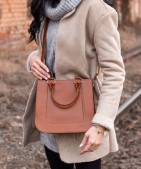 Torebka skórzana kuferek DAN-A T228 camel. Brązowe torebki klasyczne DAN-A, bez wzorów, ze skóry, bez dodatków. Za 299.99 zł.