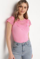 Różowy Prążkowany T-shirt z Koronkową Wstawką Glilama. Czerwone t-shirty Born2be, m, z aplikacjami, z koronki, eleganckie, bez kołnierzyka, bez ramiączek. Za 69.99 zł.