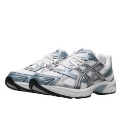 Buty do chodzenia dla dorosłych ASICS Gel-1130 White Shark Skin. Białe buty do biegania ASICS, bez wzorów, z materiału, bez zapięcia, do biegania. Za 859.49 zł.