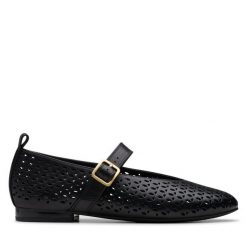 Półbuty Clarks. Czarne półbuty wsuwane Clarks, bez wzorów, bez obcasa, na płaskiej podeszwie. Za 319.99 zł.