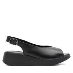Sandały Lasocki. Czarne sandały Lasocki, bez wzorów, bez obcasa, na płaskiej podeszwie, bez zapięcia. Za 159.99 zł.