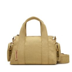 Torebka Calvin Klein. Brązowe torebki klasyczne Calvin Klein, bez wzorów, klasyczne, bez dodatków. Za 449.99 zł.