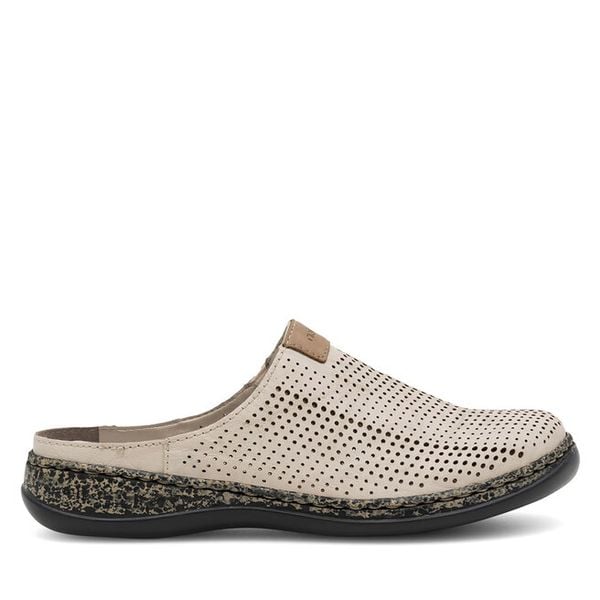 Klapki Rieker. Brązowe klapki Rieker, bez wzorów, bez obcasa, bez zapięcia. Za 299.99 zł.