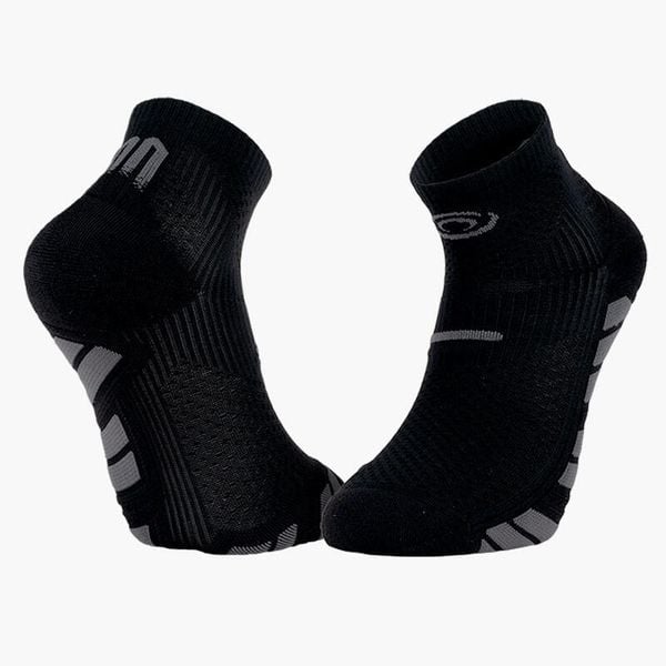 Skarpetki BV Sport Ultra.2 Low. Czerwone skarpetki BV SPORT, w ażurowe wzory. Za 102.50 zł.