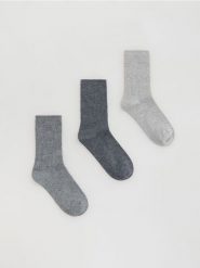Skarpetki z wełną 3 pack - szary. Szare skarpetki Reserved, bez wzorów, z wełny. Za 69.99 zł.