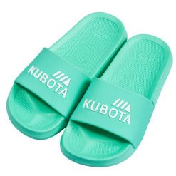 Klapki Damskie Basenowe Kubota Basic Pistacjowe. Zielone klapki Kubota, bez wzorów, sportowe, bez obcasa, bez zapięcia. Za 79.99 zł.