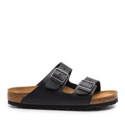 Klapki Birkenstock. Czerwone klapki Birkenstock, bez wzorów, bez obcasa, bez zapięcia. Za 299.99 zł.