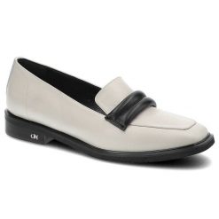 Beżowe Półbuty Chebello Eleganckie Lordsy Damskie. Brązowe półbuty wsuwane CheBello, z aplikacjami, ze skóry, eleganckie, bez obcasa, na obcasie. Za 323.99 zł.