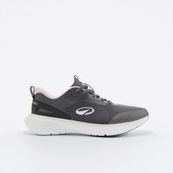 Buty do biegania damskie Kiprun Jogflow 190.1. Białe buty do biegania KIPRUN, bez wzorów, z materiału, bez zapięcia, do biegania. Za 129.99 zł.