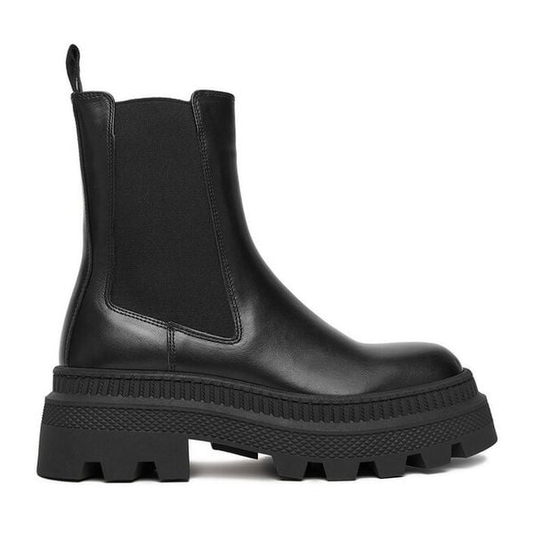 Sztyblety Badura. Czarne botki Badura, bez wzorów, bez obcasa, na płaskiej podeszwie, bez zapięcia. Za 399.99 zł.