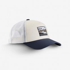 Czapka turystyczna z daszkiem Trucker 500. Brązowe czapki z daszkiem FORCLAZ, bez wzorów, z elastanu, sportowe. Za 59.99 zł.
