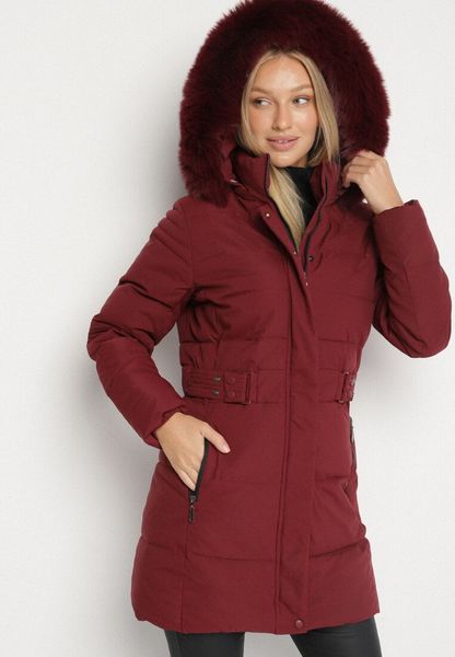 Bordowa Zimowa Kurtka z Pikowaniem i Kapturem z Futrem Gisatte. Czerwone kurtki Born2be, na zimę, m, bez wzorów, z jeansu, biznesowe. Za 189.99 zł.