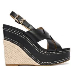 Sandały MICHAEL Michael Kors. Czarne kozaki MICHAEL Michael Kors, bez wzorów, bez obcasa, na koturnie, bez zapięcia. Za 739.99 zł.