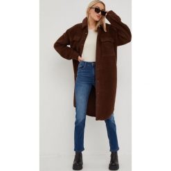 Noisy May płaszcz damska kolor brązowy. Brązowe płaszcze Noisy May, m, bez wzorów, bez kaptura. Za 279.99 zł.
