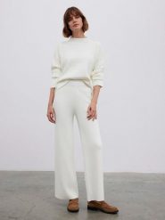 BGN Spodnie w kolorze kremowym rozmiar: 34. Brązowe spodnie materiałowe BGN, bez wzorów, z materiału. Za 100.04 zł.