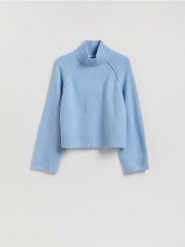 Wełniany sweter z golfem - jasnoniebieski. Niebieskie swetry Reserved, l, bez wzorów, z dzianiny, bez ramiączek. Za 219.99 zł.