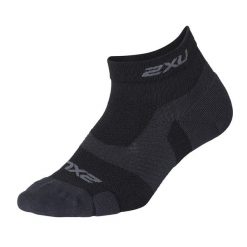 Skarpety sportowe 2XU Vectr Lght Cush 1/4 Crew. Czarne skarpetki 2XU, bez wzorów. Za 95.90 zł.
