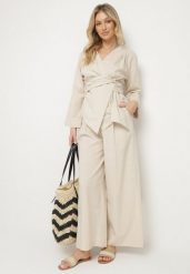 Jasnobeżowy Komplet z Lnem Kopertowa Bluzka i Spodnie Koririssa. Brązowe bluzki Born2be, m, bez wzorów, z materiału, eleganckie, bez kołnierzyka, bez ramiączek. W wyprzedaży za 152.99 zł.