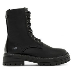 Botki Mustang. Czarne botki Mustang, bez wzorów, bez obcasa, na płaskiej podeszwie, bez zapięcia. Za 279.99 zł.