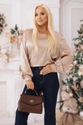 Beżowa satynowa bluzka Bella z łezką na plecach PLUS SIZE XXL OVERSIZE JESIEŃ. Brązowe bluzki Moda Size Plus Iwanek, plus size, bez wzorów, z elastanu, biznesowe, bez kołnierzyka, plus size, bez ramiączek. Za 219.90 zł.