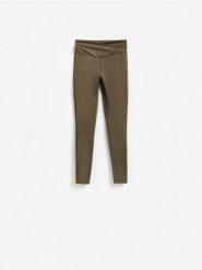 Gładkie legginsy - ciemnozielony. Zielone legginsy Reserved, bez wzorów, z dzianiny. Za 89.99 zł.