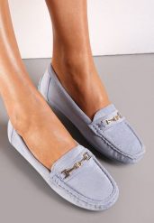 Jasnoniebieskie Mokasyny z Cholewką przed Kostkę z Przeszyciami i Ozdobnym Paskiem Alydora. Niebieskie mokasyny Renee, bez wzorów. Za 69.99 zł.