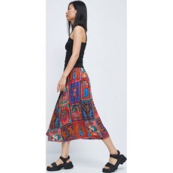 Medicine spódnica midi rozkloszowana. Spódnice MEDICINE, l, bez wzorów, z tkaniny, midi, rozkloszowane. Za 139.90 zł.