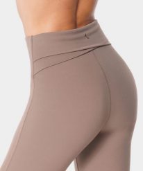 Legginsy sportowe dla kobiet z kopertowym tyłem Carpatree Balletcore. Szare legginsy Carpatree, s, bez wzorów, z materiału, z podwyższonym stanem, na fitness i siłownię. Za 175.99 zł.