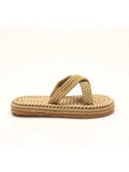 Rovigo Klapki w kolorze beżowym rozmiar: 38. Brązowe klapki Rovigo, bez wzorów, klasyczne, z otwartym noskiem, bez obcasa, bez zapięcia. Za 167.28 zł.