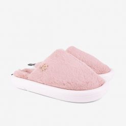 Damskie klapki zimowe 9197 z futerkiem. Brązowe klapki Coqui, bez wzorów, z materiału, eleganckie, bez obcasa, bez zapięcia. Za 140.99 zł.