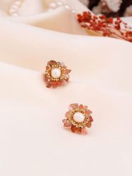 Pierres de Jade Pozłacane kolczyki-wkrętki z perłami i cytrynami rozmiar: onesize. Białe kolczyki Pierres de Jade, z cytrynem, pozłacane. Za 39.99 zł.