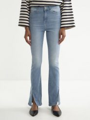 Jeansy damskie bootcut z rozcięciami jasnoniebieskie Blake 219. Niebieskie jeansy BIG STAR, l, bez wzorów, z jeansu, retro. W wyprzedaży za 229.99 zł.