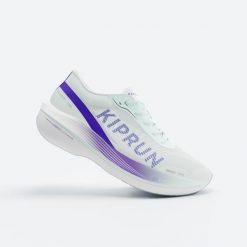 Buty do biegania damskie Kiprun KD900X.2. Białe buty do biegania KIPRUN, bez wzorów, bez zapięcia, do biegania. W wyprzedaży za 449.99 zł.