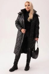 Pikowany czarny płaszcz z kapturem Valentina - komfort i elegancja na chłodne dni PLUS SIZE XXL JESIEŃ ZIMA. Czarne płaszcze Moda Size Plus Iwanek, na jesień, plus size, bez wzorów, z materiału, eleganckie, z kapturem. Za 549.90 zł.