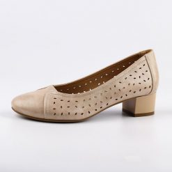 Beżowe czółenka damskie ażurowe na obcasie Potocki 12094. Brązowe czółenka POTOCKI, na lato, w ażurowe wzory, ze skóry, biznesowe, z okrągłym noskiem, bez obcasa, na obcasie, bez zapięcia. Za 179.00 zł.