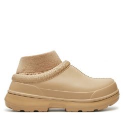 Półbuty Ugg. Brązowe półbuty wsuwane UGG, bez wzorów, bez obcasa, na płaskiej podeszwie. Za 419.99 zł.