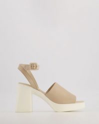 BEŻOWE SANDAŁY NA SŁUPKU 9558-1 BEIGE. Brązowe sandały Venezia, bez wzorów, ze skóry, bez obcasa, na słupku, bez zapięcia. Za 279.00 zł.