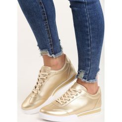 Złote Buty Sportowe Seems to Change. Żółte buty sportowe lifestyle Born2be, bez wzorów, z materiału, sportowe, z okrągłym noskiem, bez zapięcia. Za 29.99 zł.