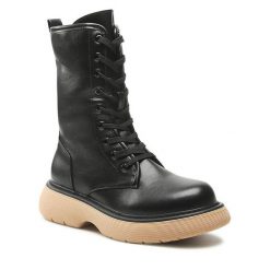 Botki JENNY. Czarne botki Jenny, bez wzorów, bez obcasa, na płaskiej podeszwie, bez zapięcia. Za 139.99 zł.