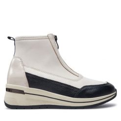 Botki Caprice. Białe botki Caprice, bez wzorów, bez obcasa, na koturnie, bez zapięcia. Za 199.99 zł.