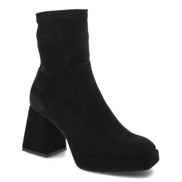 Czarne Botki Chebello Damskie Eleganckie Buty Na Obcasie. Czarne botki CheBello, bez wzorów, z materiału, biznesowe, bez obcasa, na obcasie, bez zapięcia. Za 359.00 zł.