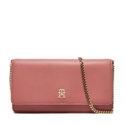 Torebka Tommy Hilfiger. Czerwone kopertówki Tommy Hilfiger, bez wzorów, wizytowe, bez dodatków. Za 649.99 zł.
