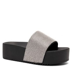 Klapki Clara Barson. Czarne klapki Clara Barson, bez wzorów, bez obcasa, bez zapięcia. Za 49.99 zł.