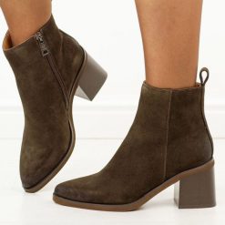 Brązowe zamsz Cf Su botki damskie Vinceza 133100. Brązowe botki VINCEZA, bez wzorów, z jeansu, casualowe, bez obcasa, na obcasie, bez zapięcia. Za 319.00 zł.